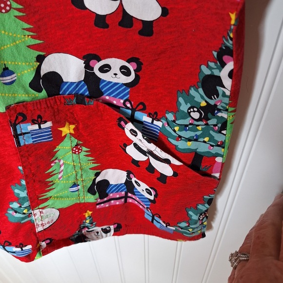 Cherokee Tooniforms Womens Scrub Tops 4XL Christmas Theme Nurse Medical Lot of 2 - Picture 8 of 16